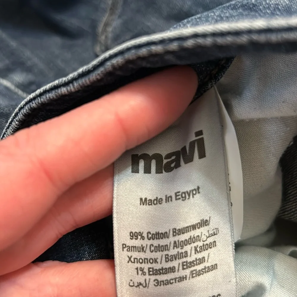 MAVI 36x34 Jake straight leg jeans with distressing and right leg small hole